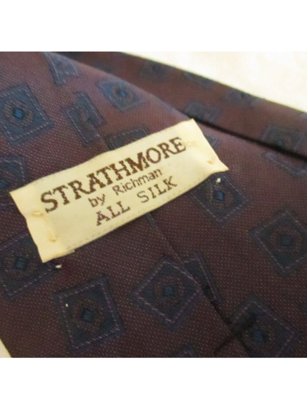 Vintage Mens Silk Neck Tie 3.5” 56" Purple Medallion Pattern Strathmore